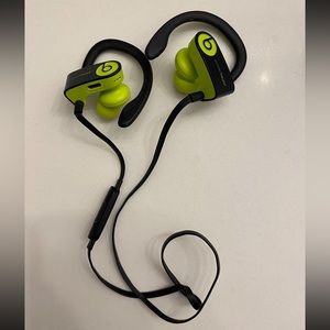 Powerbeats3- Bluetooth in ear headphones